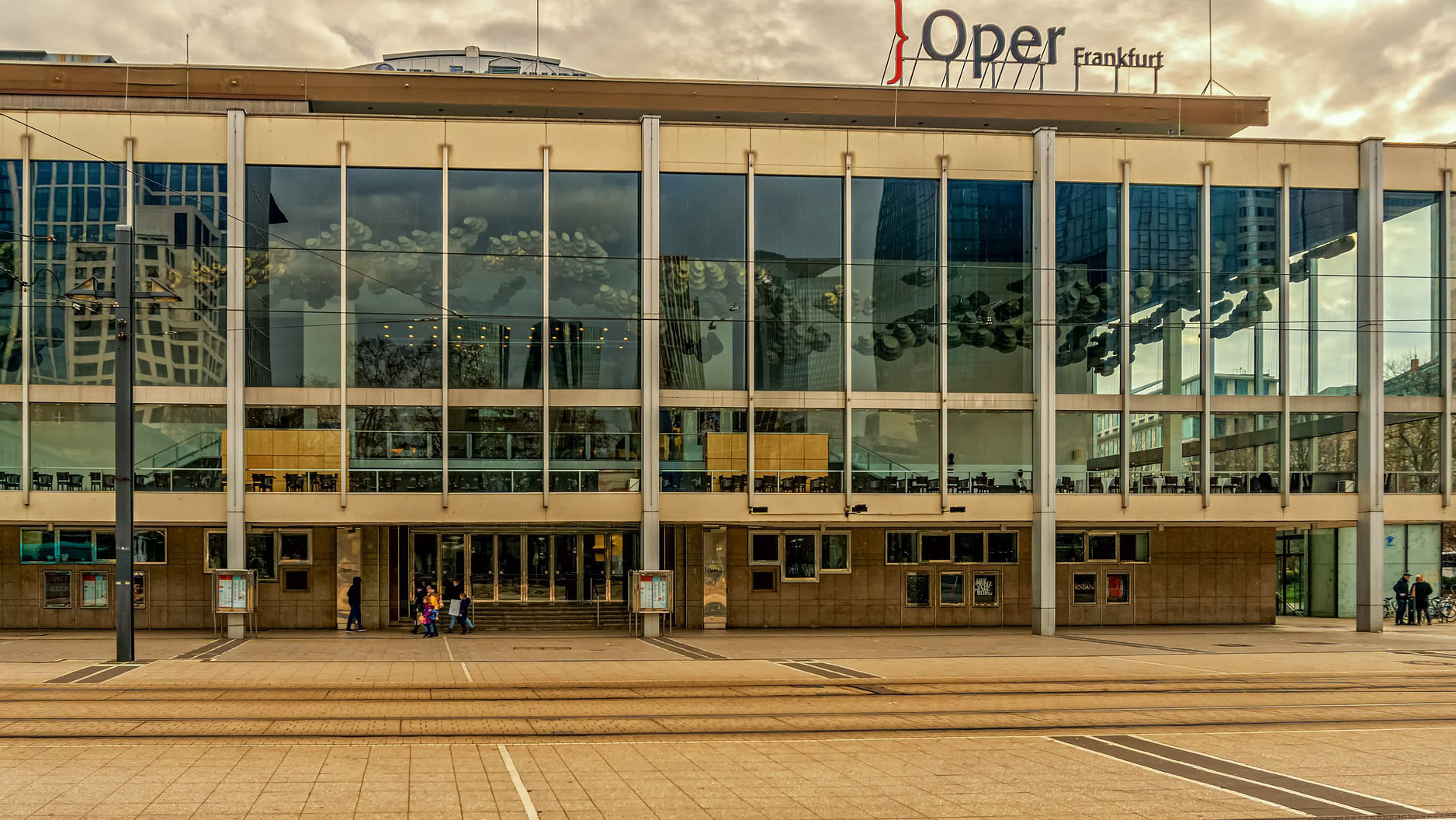 Du betrachtest gerade Teil V Schreibwerkstatt UniWehrsEL:“Tatort Frankfurt – Welche Rolle spielt die Magie der Musik?“ Auftakt: In der Oper Frankfurt