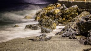 Mehr über den Artikel erfahren Ethel Smyth‘ Oper „The Wreckers“ – Die Strandräuber – Analyse von Gruppenverhalten