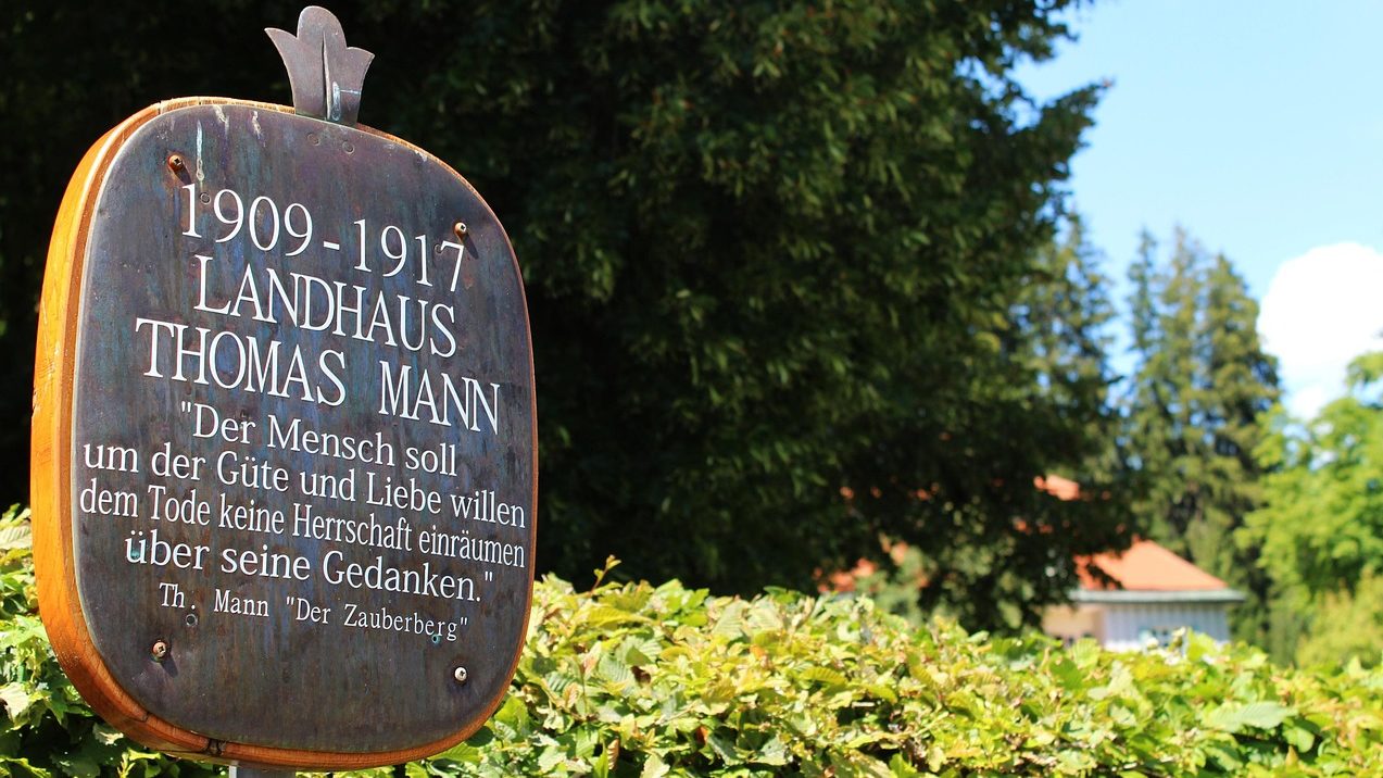 Du betrachtest gerade Thomas Mann „Der Zauberberg“: Sehnsucht nach Leben und Liebe in Zeiten der Krankheit