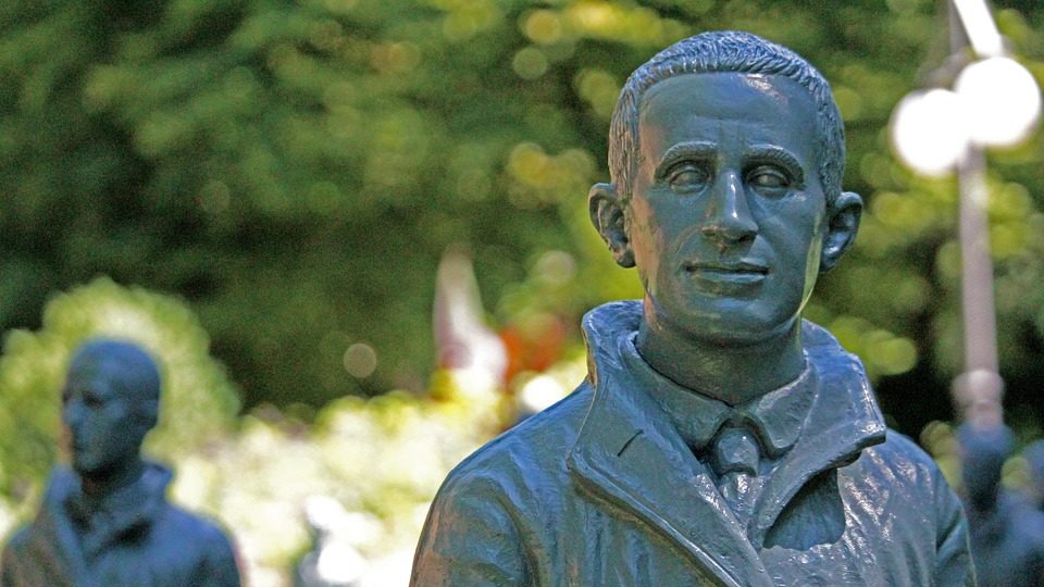 Du betrachtest gerade Gedanken zum 1. Mai: Bertold Brecht: „Herr Puntila und sein Knecht Matti“ – in vino veritas