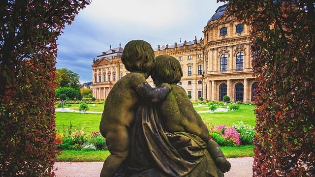Du betrachtest gerade Residenz Würzburg: Suche nach wahrer Realität,  Wolfgang Lenz und „Phantastische Orte“