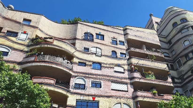 Du betrachtest gerade Ausflugsziel Sommer 2025: Etwas Besonderes, das Hundertwasserhaus in Darmstadt