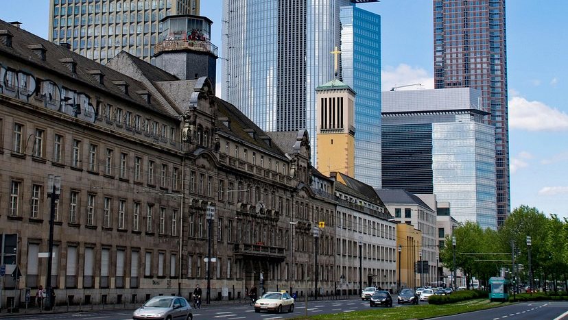 Du betrachtest gerade Teil III Schreibwerkstatt UniWehrsEL „Tatort Frankfurt, die Magie der Musik“ Präsidium,  Opernhaus, Hochschule für Gestaltung