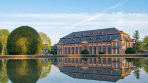 Mehr über den Artikel erfahren Schuberts „Winterreise“ in der Orangerie Darmstadt – Gedanken eines Theaterkritikers