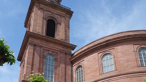 Du betrachtest gerade VI Schreibwerkstatt UniWehrsEL:“Tatort Frankfurt – Welche Rolle spielt die Magie der Musik?“ Auftakt: Paulskirche Frankfurt