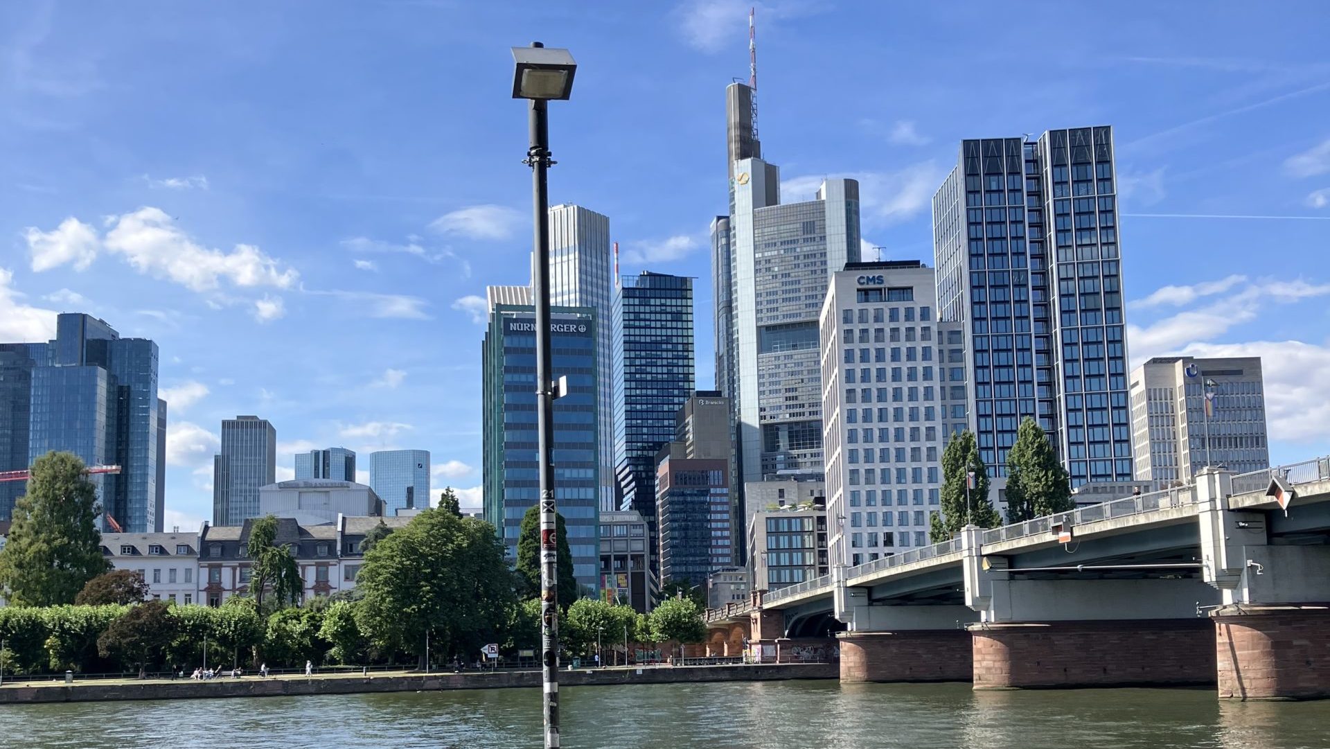 Du betrachtest gerade Abstracts der Teilprojekte Schreibwerkstatt „Tatort Frankfurt. Welche Rolle spielt die Magie der Musik?“