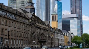 Mehr über den Artikel erfahren Teil XVII Schreibwerkstatt „Tatort Frankfurt – Welche Rolle spielt die Magie der Musik?“ Ritter im Polizeipräsidium