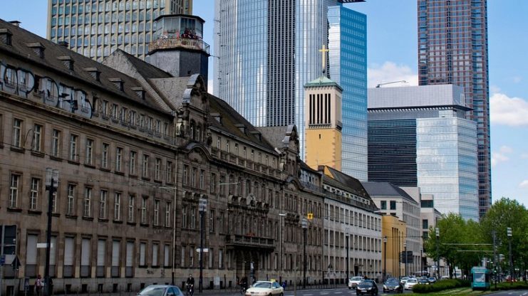 Du betrachtest gerade Teil XVII Schreibwerkstatt „Tatort Frankfurt – Welche Rolle spielt die Magie der Musik?“ Ritter im Polizeipräsidium