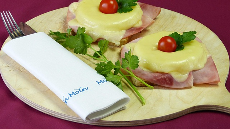 Du betrachtest gerade Teil XXI Schreibwerkstatt „Tatort Frankfurt – Welche Rolle spielt die Magie der Musik?“ im  Operncafè oder Ein Toast auf den Toast Hawaii