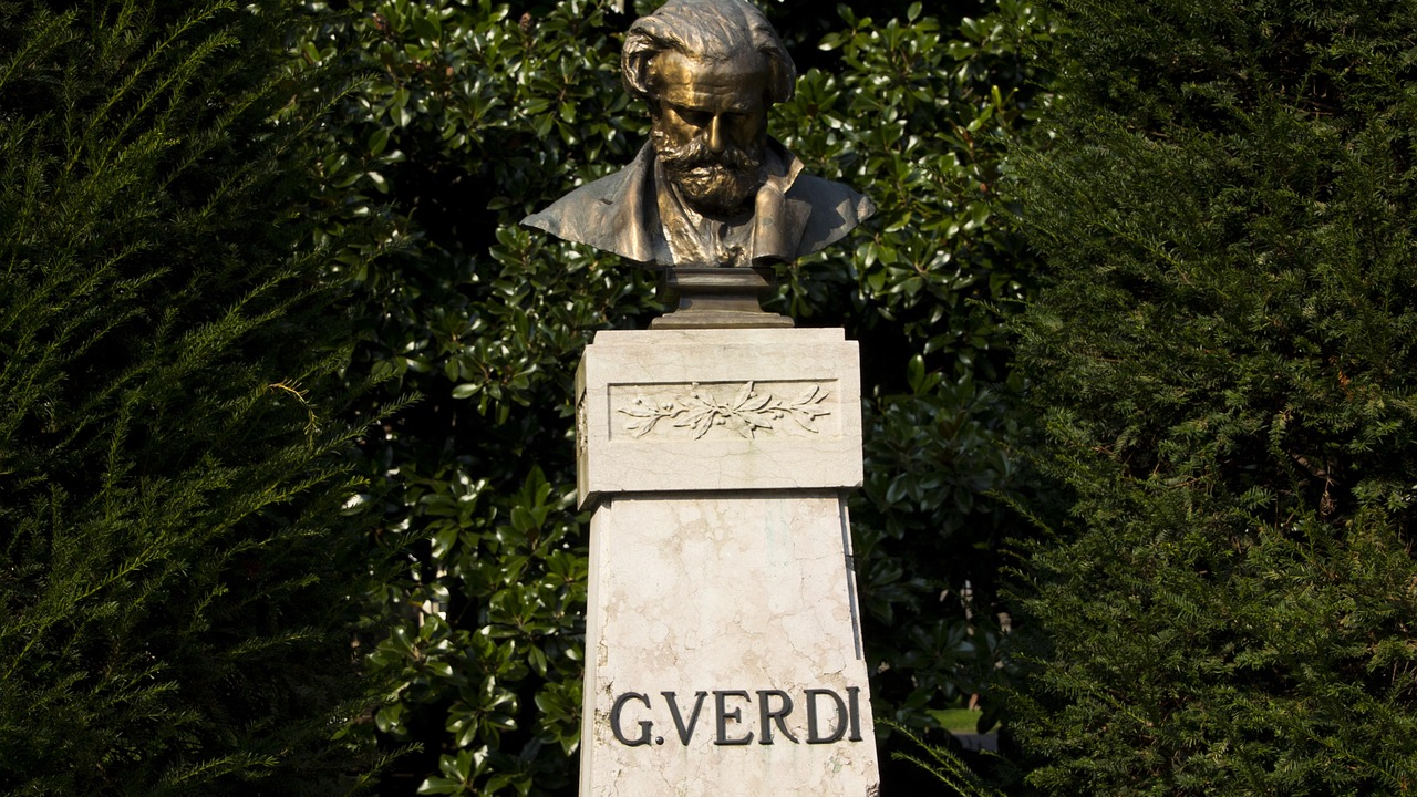 Du betrachtest gerade Oper: Verdis „Nabucco“ an der Bayerischen Staatsoper – zeitlose Botschaft der Hoffnung