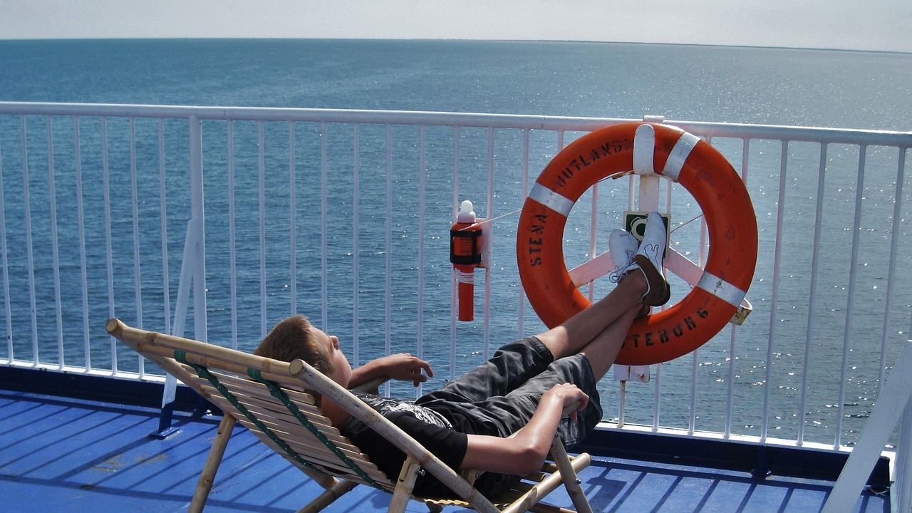 Du betrachtest gerade Gedankenspiele: Enzenberger „Untergang der Titanic“ und Kattermann „Auf dem Sonnendeck“