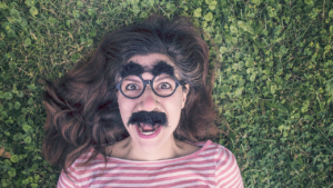 Mehr über den Artikel erfahren Oper Frankfurt: „L’Italiana in Londra“, Domenico Cimarosa – wenn Monty Python auf Oper trifft und Humor zur Überlebenskunst wird