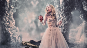 Mehr über den Artikel erfahren Horrorfilm „Smile 2“ Spiegelbild der Frau – Dauerzwang zu Lächeln, Fluch oder Terror?