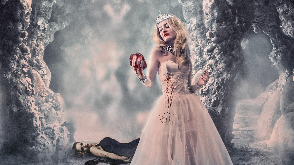 Du betrachtest gerade Horrorfilm „Smile 2“ Spiegelbild der Frau – Dauerzwang zu Lächeln, Fluch oder Terror?