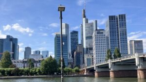 Mehr über den Artikel erfahren Abstracts Schreibwerkstatt „Tatort Frankfurt. Welche Rolle spielt die Magie der Musik?“ vom Anfang bis zu Folge IIIV