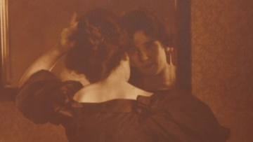 Du betrachtest gerade Kunst und Literatur: Die Frau als Spiegelbild der Gesellschaft und Selbstanalyse vor dem Spiegel