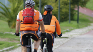 Mehr über den Artikel erfahren Filmempfehlung: „Auf zwei Rädern“ (Originaltitel: À bicyclette!, Regie: Mathias Mlekuz)