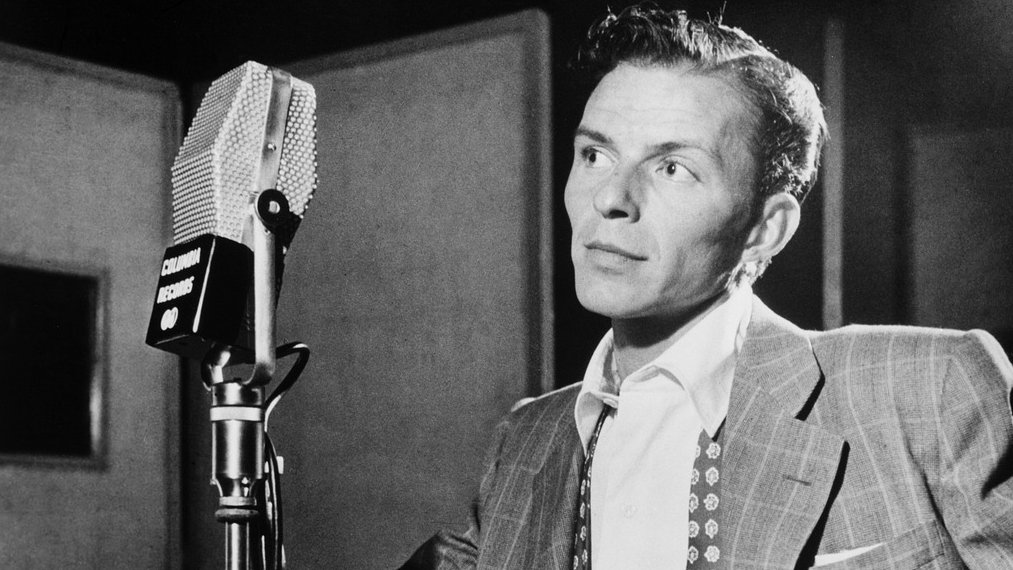 Du betrachtest gerade Tom Gaebel trifft auf Frank Sinatra – warum Tribute-Kunst mehr als nur Kopieren ist und eine Ära unsterblich macht